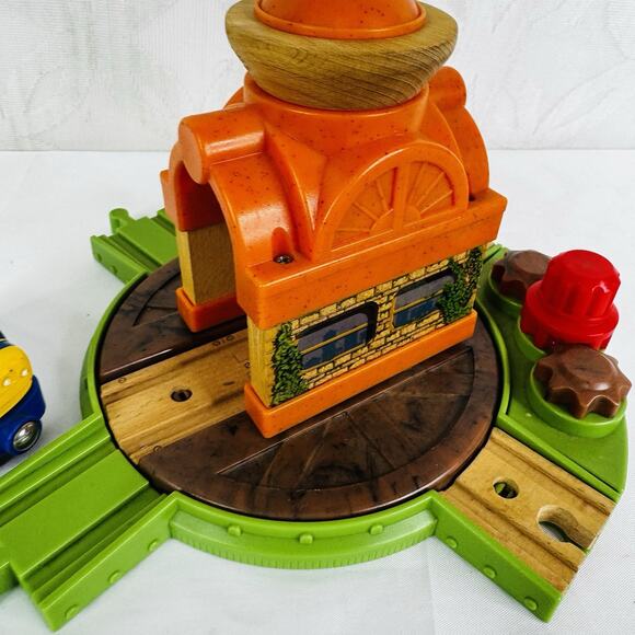 Learning Chuggington Railway Old‎ Town Turntable 2011 - Picture 5 of 7